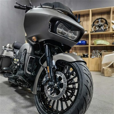 Why Do Some Use Spoke Wheels While Others Use Aluminum Wheels?